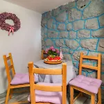 1 Bedroom Beautiful In Kostrena Ferienhaus Rijeka
