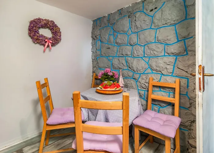 Awesome In Kostrena With House Sea View بيت للعطل غييكا