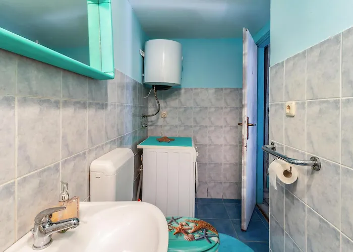 Case de vacanță Awesome In Kostrena With House Sea View *